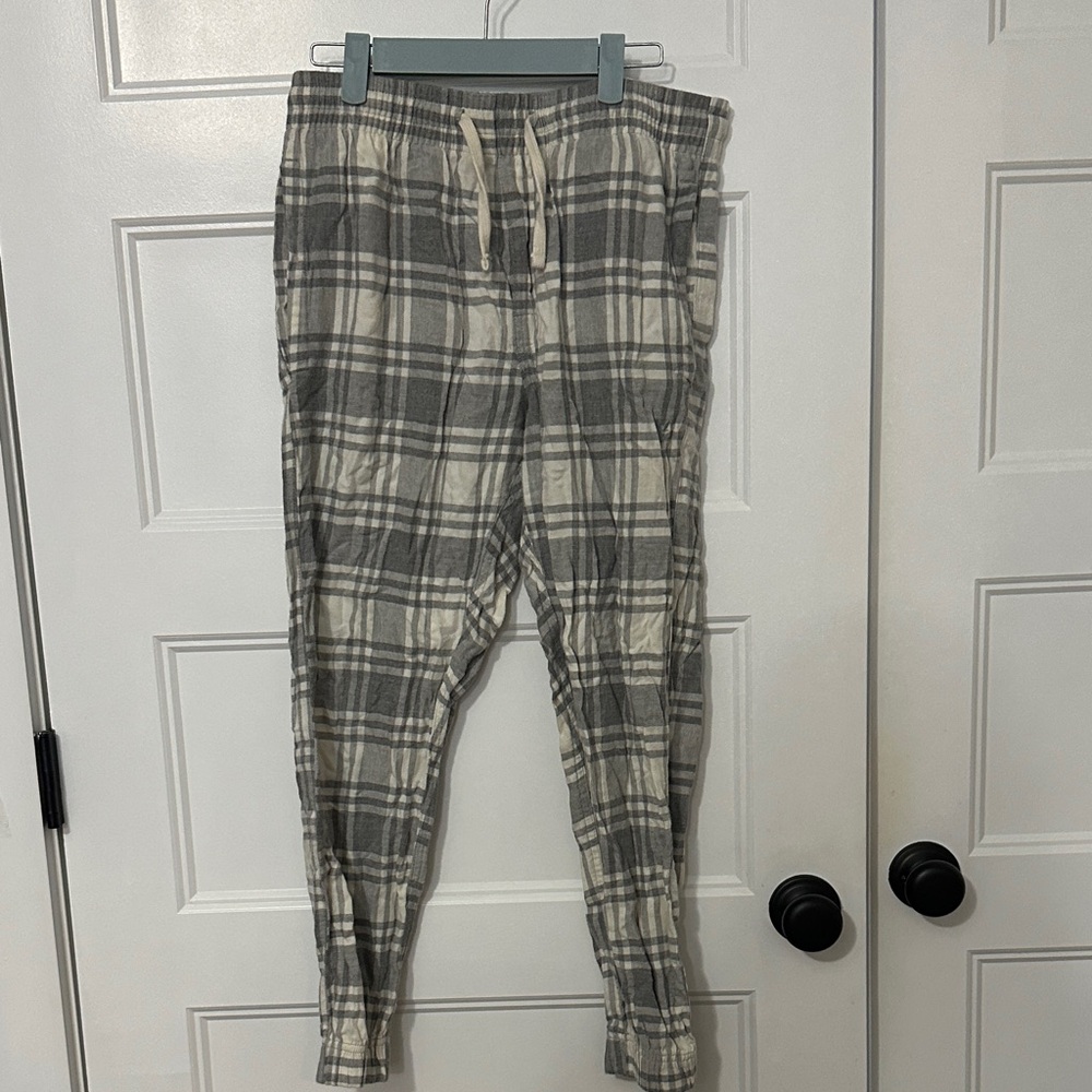 American Eagle Gray Checkered Lounge Pants